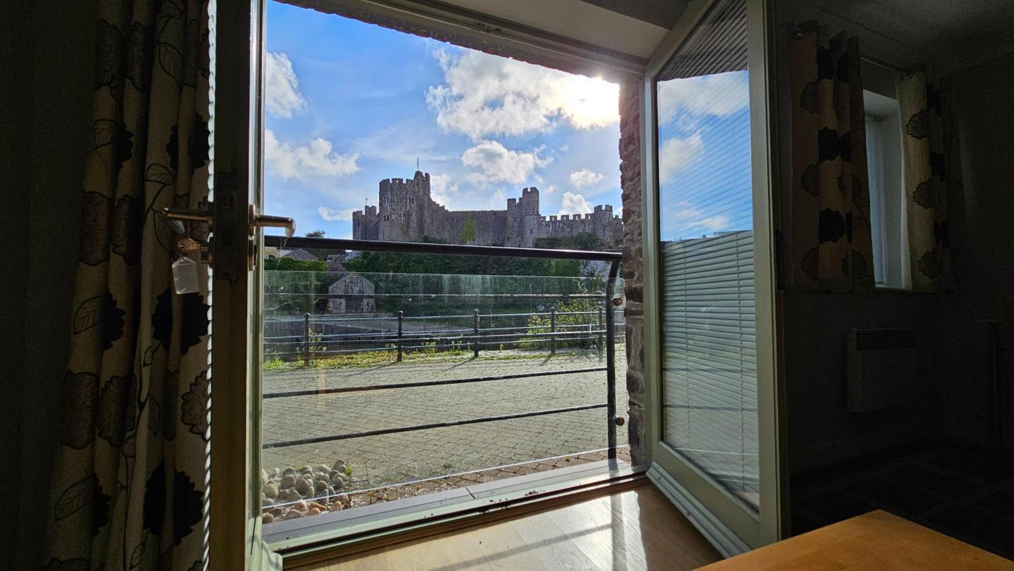 Apartamento Castle Pond House Pembroke Exterior foto