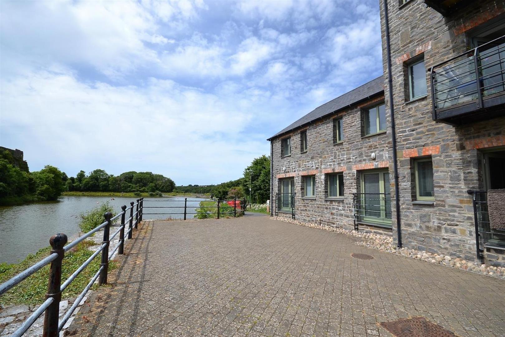 Apartamento Castle Pond House Pembroke Exterior foto